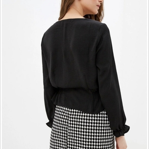 NWT Topshop Black Shirred Button Down Top Sz 6 - Picture 3 of 7
